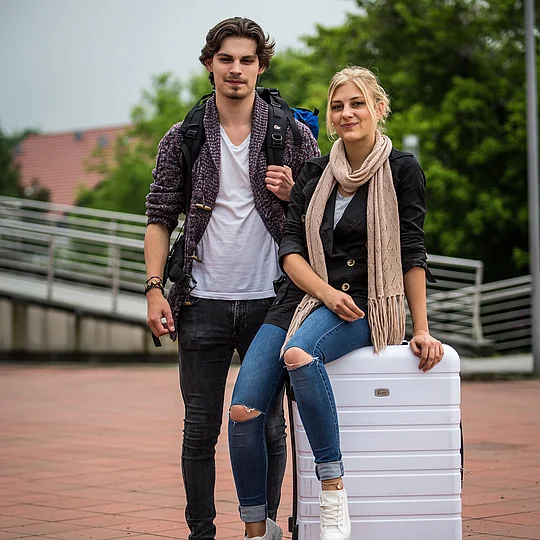 Freiwillige mit Gepäck Freiwillige mit Gepäck